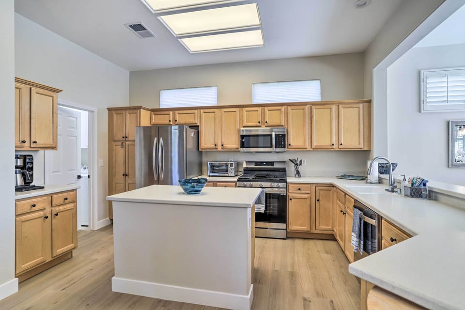 Fully Equipped Kitchen | Cooking Basics | Coffee Makers | Toaster Oven