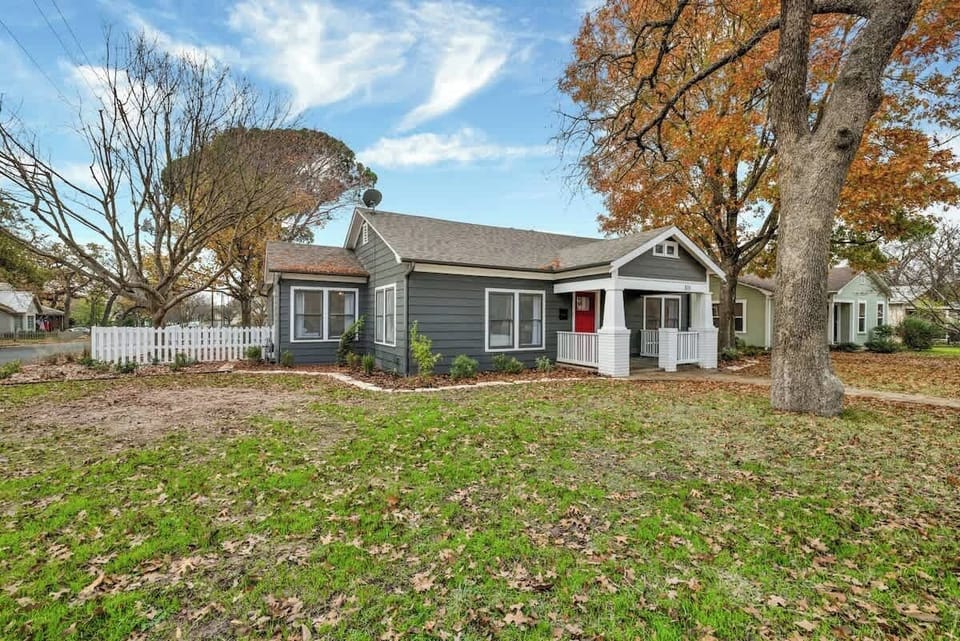 Welcome to Harley House, located in the highly desirable historic district of Fredericksburg!