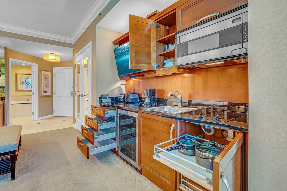 Enjoy homemade meals in this fully equipped kitchen🍽️