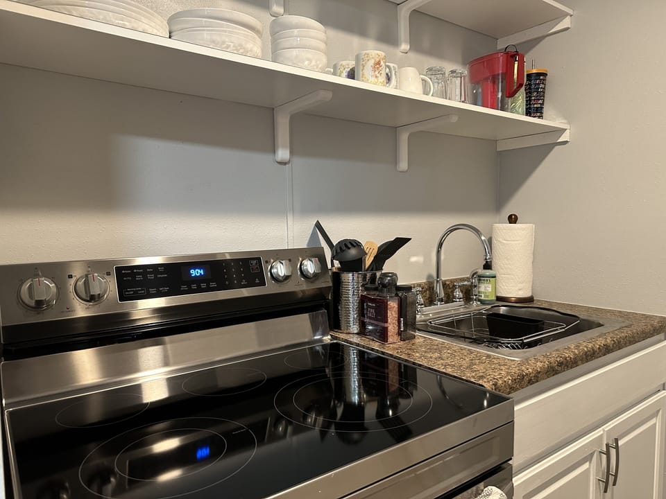 Full size new electric stove 