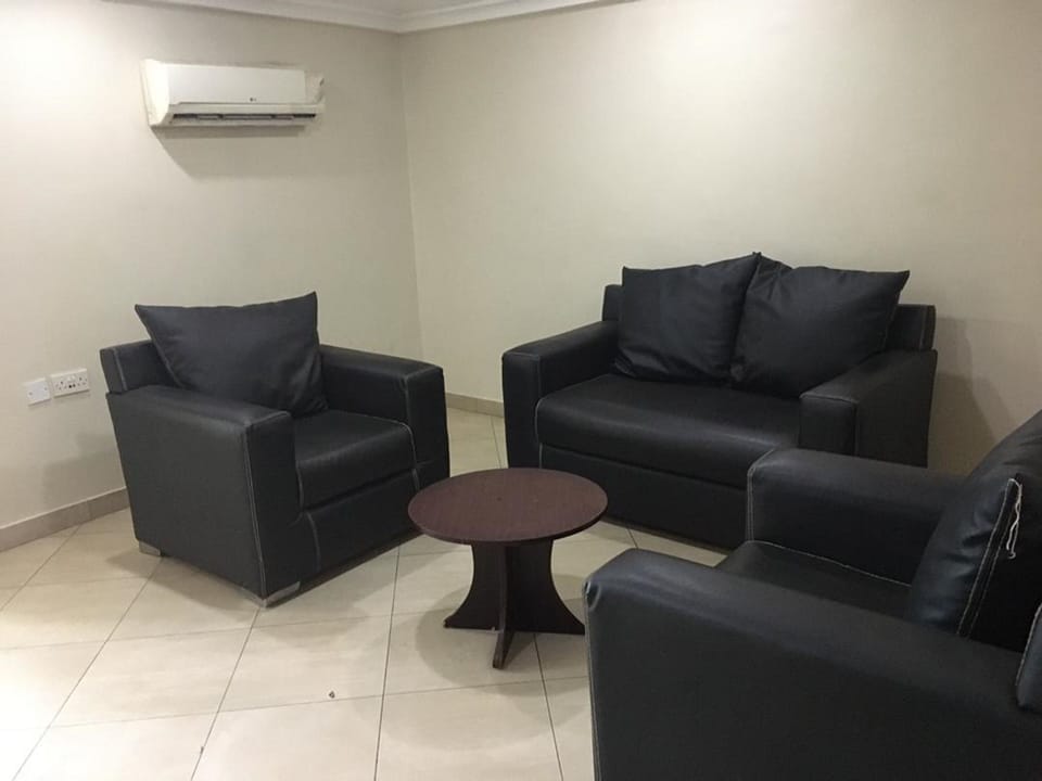 Royal Suite | Living area | 10-inch plasma TV with satellite channels, TV