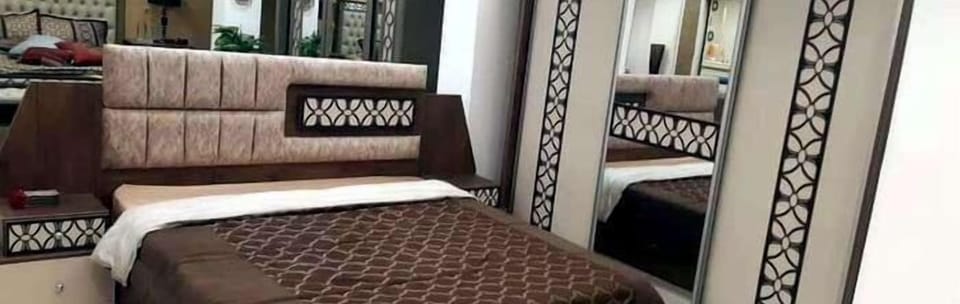 Egyptian cotton sheets, premium bedding, pillowtop beds, desk