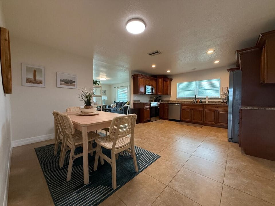 Fully-stocked kitchen - New Appliances!