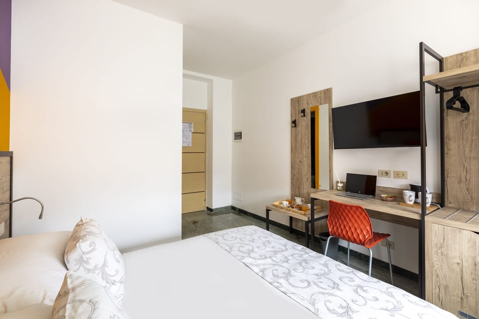Double Room | WiFi (free), bed sheets