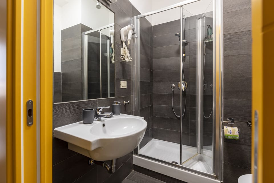 Double Room | Bathroom | Shower, hair dryer, bidet, towels