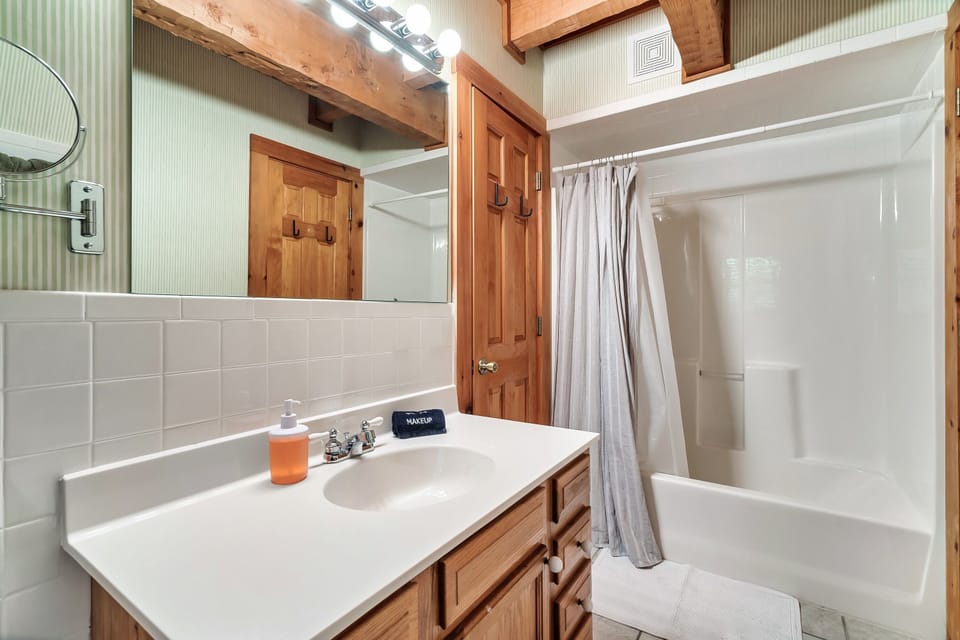 Unwind after a day of adventure in this cozy shared bathroom, featuring a relaxing bathtub—perfect for soaking in after exploring the beauty of the mountains!