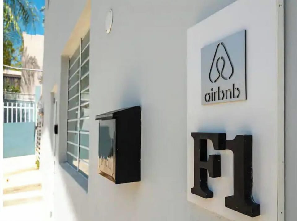 City Park View - Cozy Studio Apartment in San Juan
