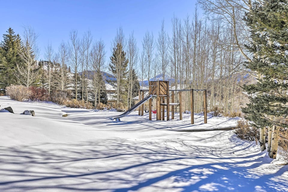 Dillon Bay Community Amenities | Playground