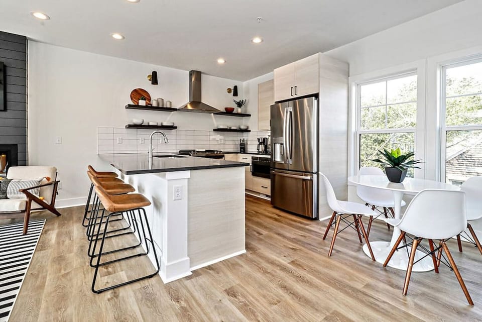 Our fully equipped kitchen makes dining in a breeze.
