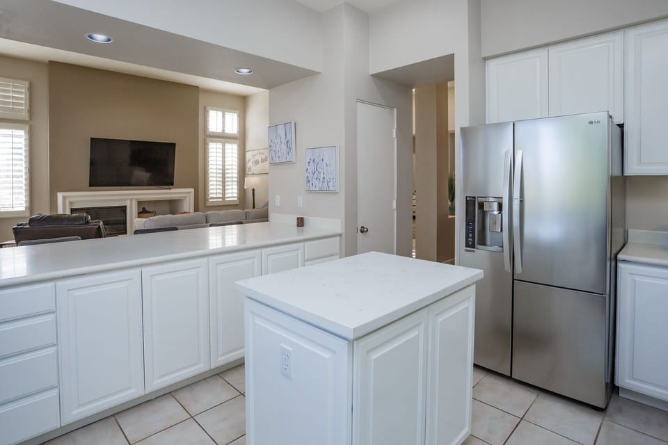 Full kitchen.