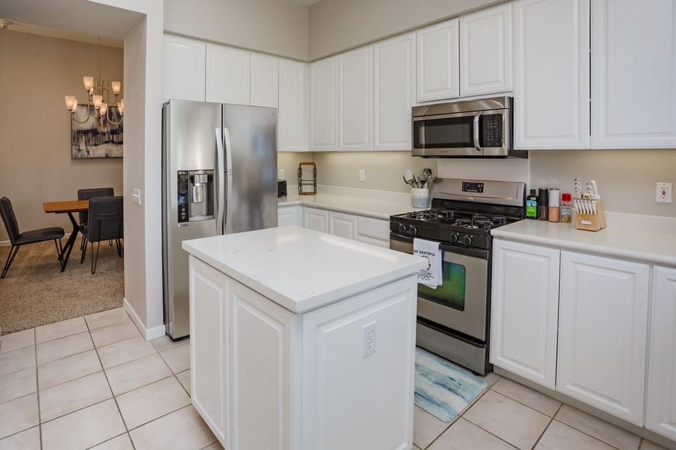 Full kitchen.