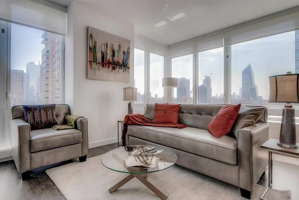 Spacious Living Room with Open Floor Plan, Sleeper