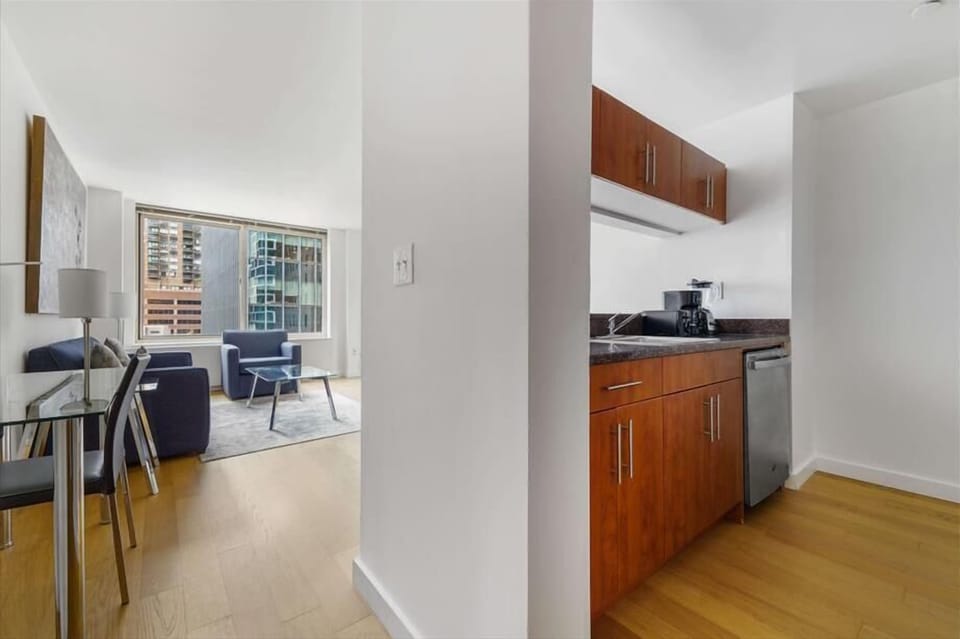 Midtown West New York 1 Bedroom Kitchen