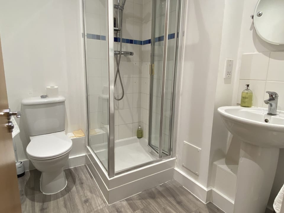 Master en-suite 
Shampoo and body wash 
