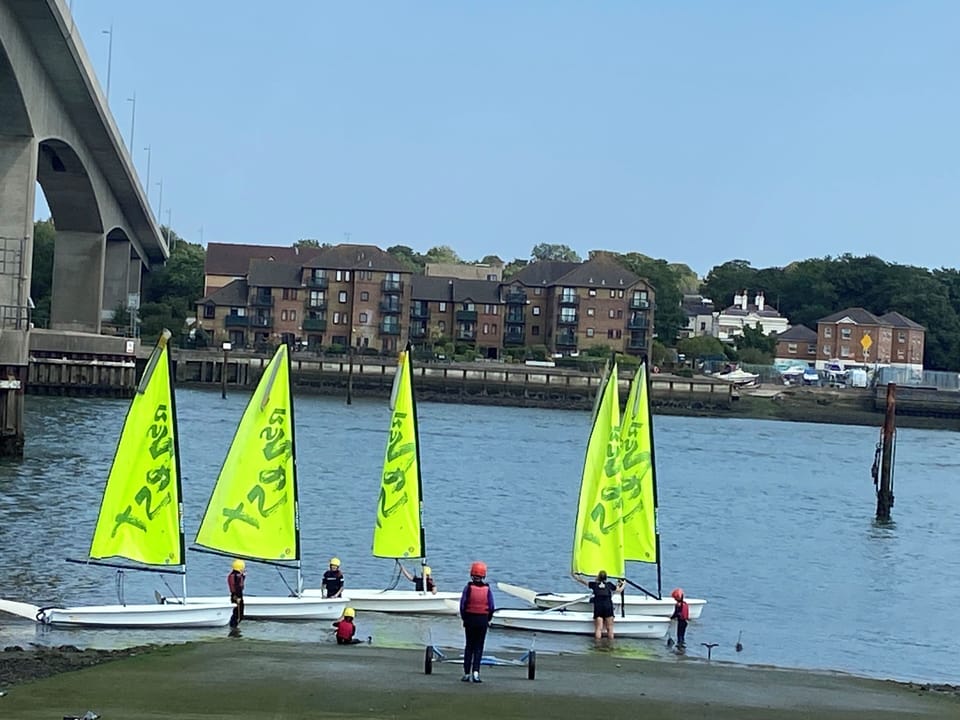Five minutes stroll to the sailing club, great activities for families stack days, et cetera
