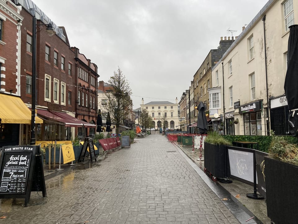 10 minute walk to Oxford Street full of bars, nightclubs and casino