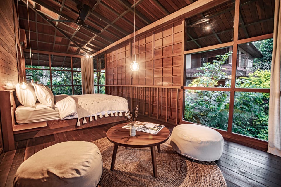 Treehouse C | Individually furnished, free WiFi, bed sheets