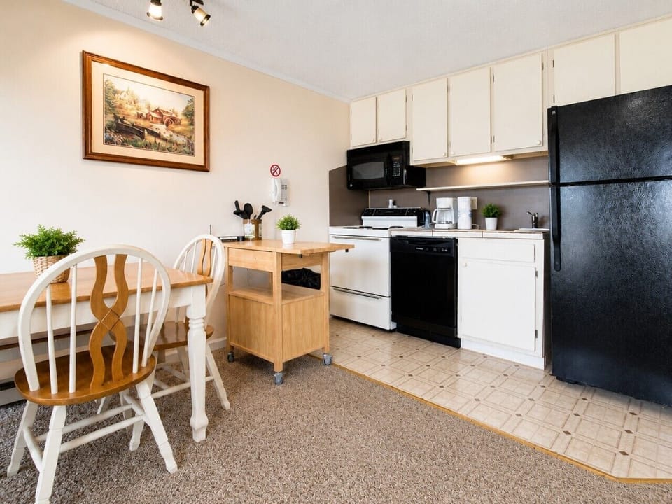 Fully-equipped kitchen