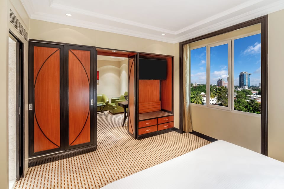 Suite | Egyptian cotton sheets, premium bedding, Select Comfort beds, minibar