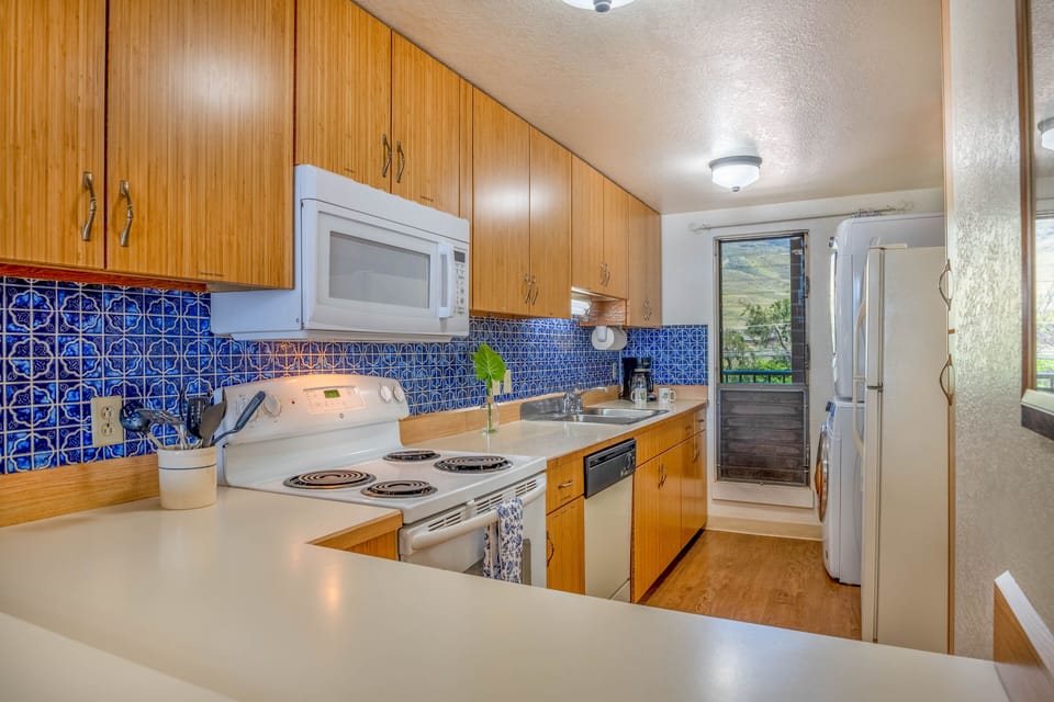 Lauloa 312 Kitchen