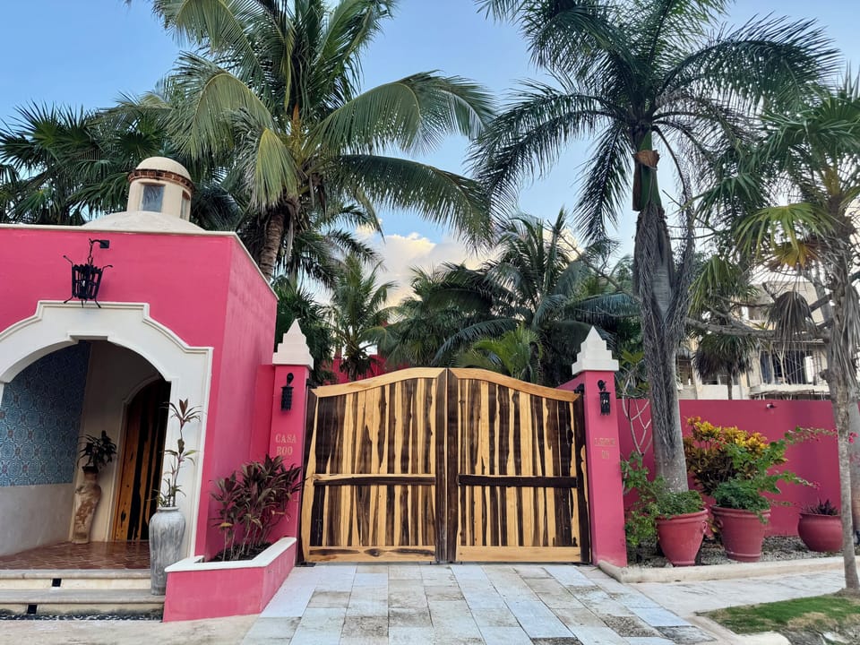 New beautifully crafted entry gate