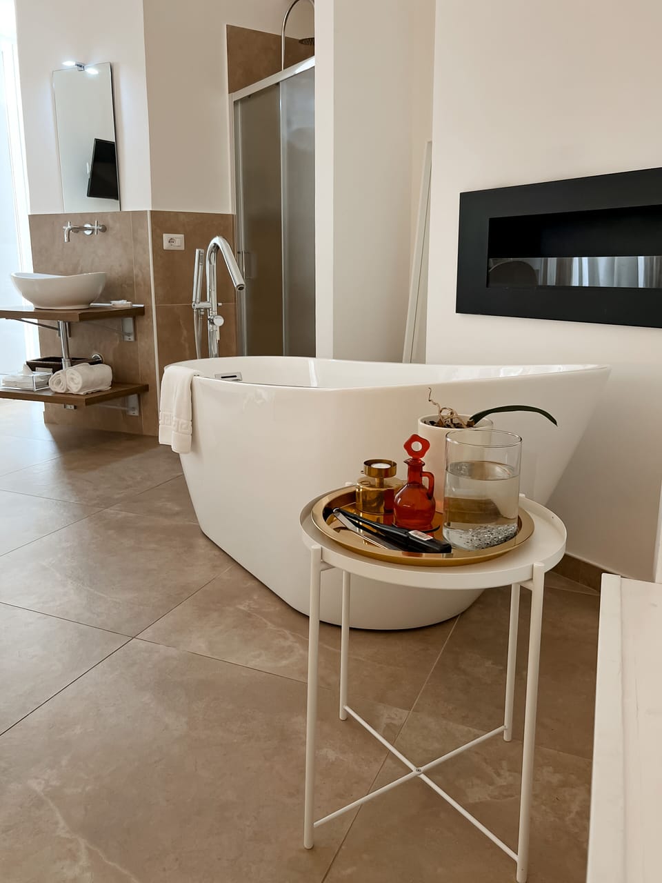 Junior Room | Egyptian cotton sheets, premium bedding, down comforters