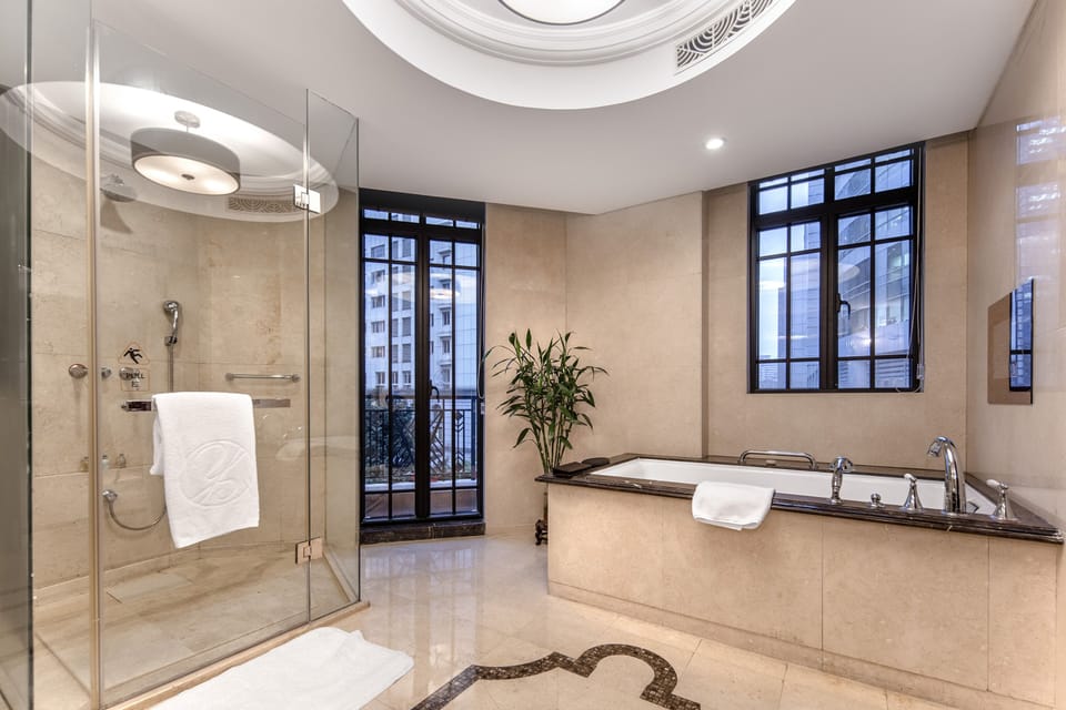 Art Deco Executive Room Oriental Pearl Tower View | Bathroom | Separate tub and shower, deep soaking tub, rainfall showerhead