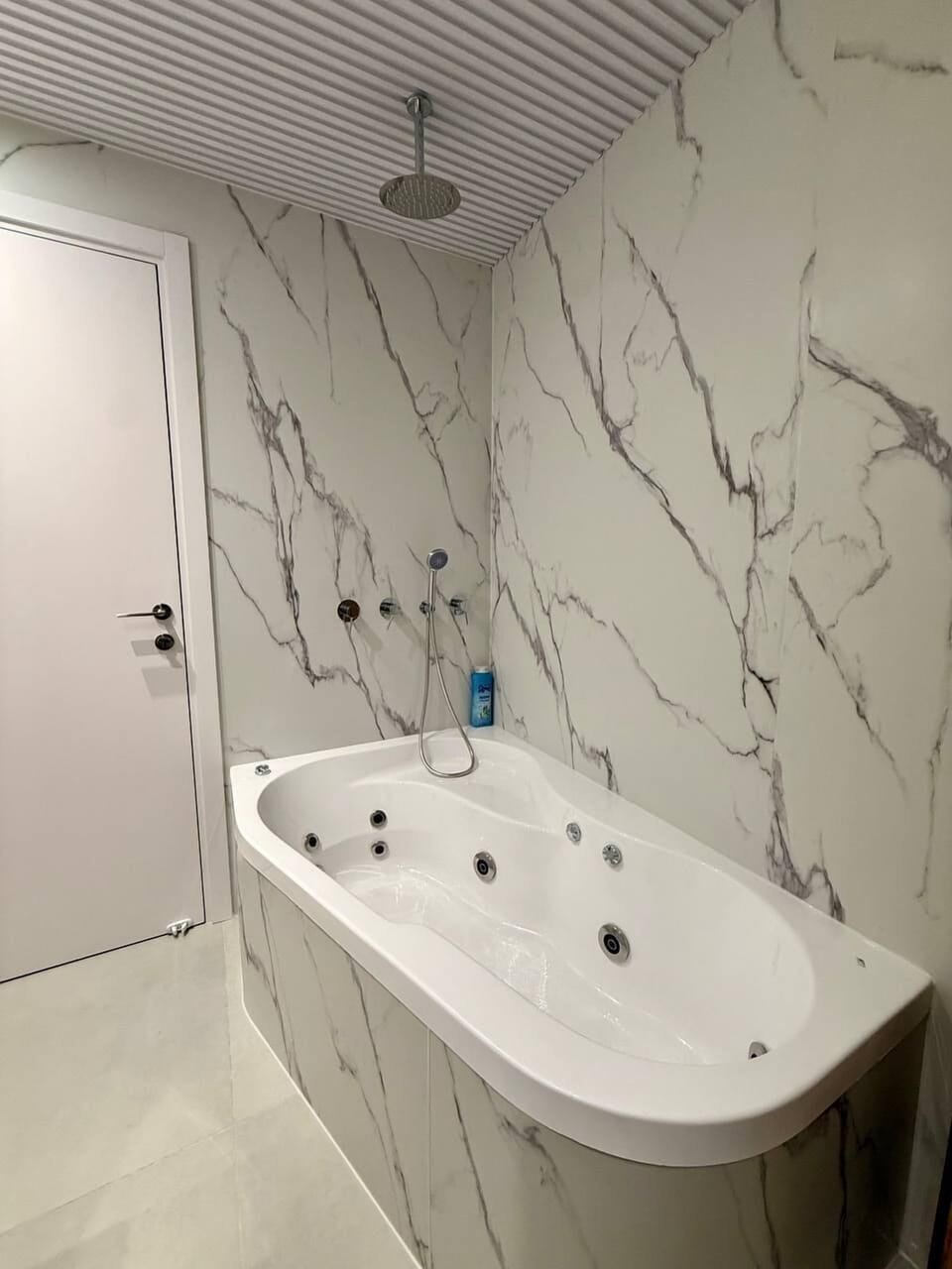 Private spa tub