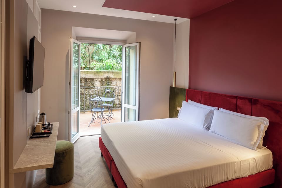 Double PHOTOGRAPH Balcony | Down comforters, in-room safe, desk, laptop workspace