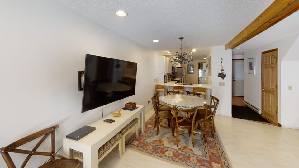 Dining Room, Dining Table, Table, Indoors, Furniture