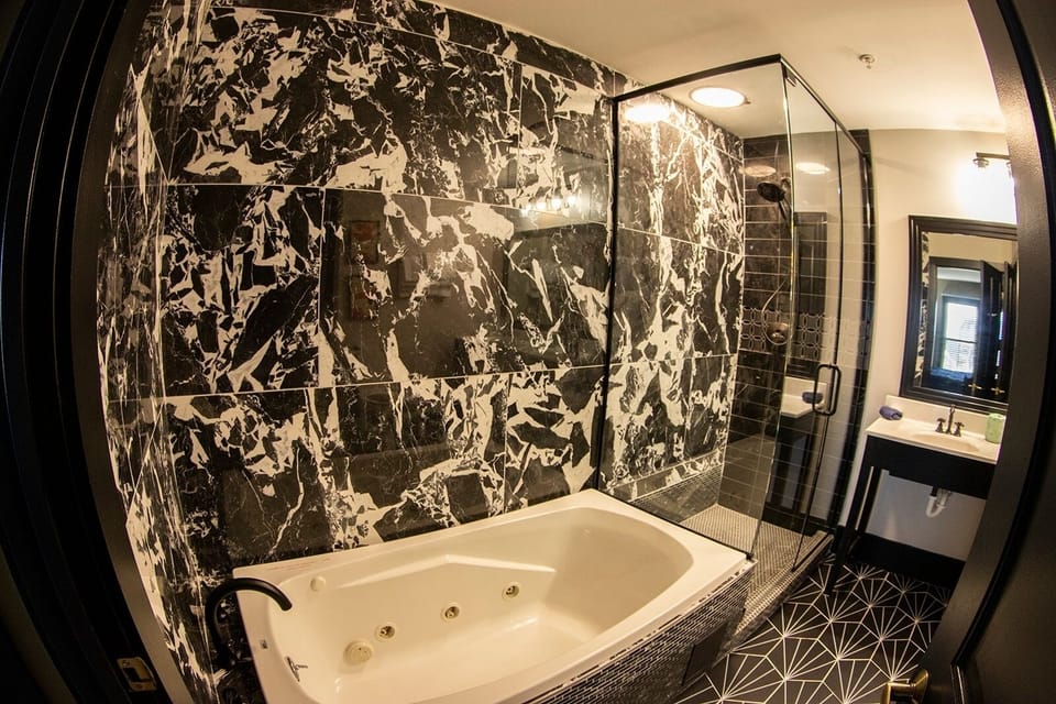 Tub, Bathtub, Indoors, Bathroom, Hot Tub