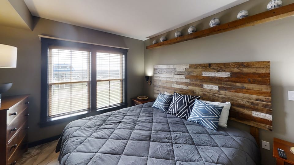 Indoors, Stained Wood, Hardwood, Home Decor, Lamp
