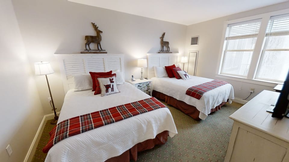 Home Decor, Bed, Furniture, Bedroom, Indoors