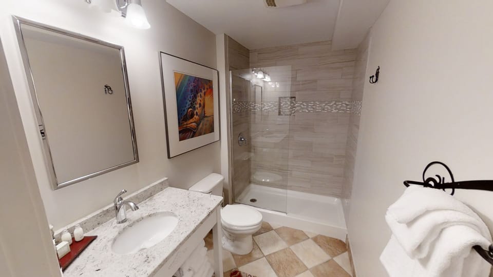 Sink, Sink Faucet, Indoors, Bathtub, Tub