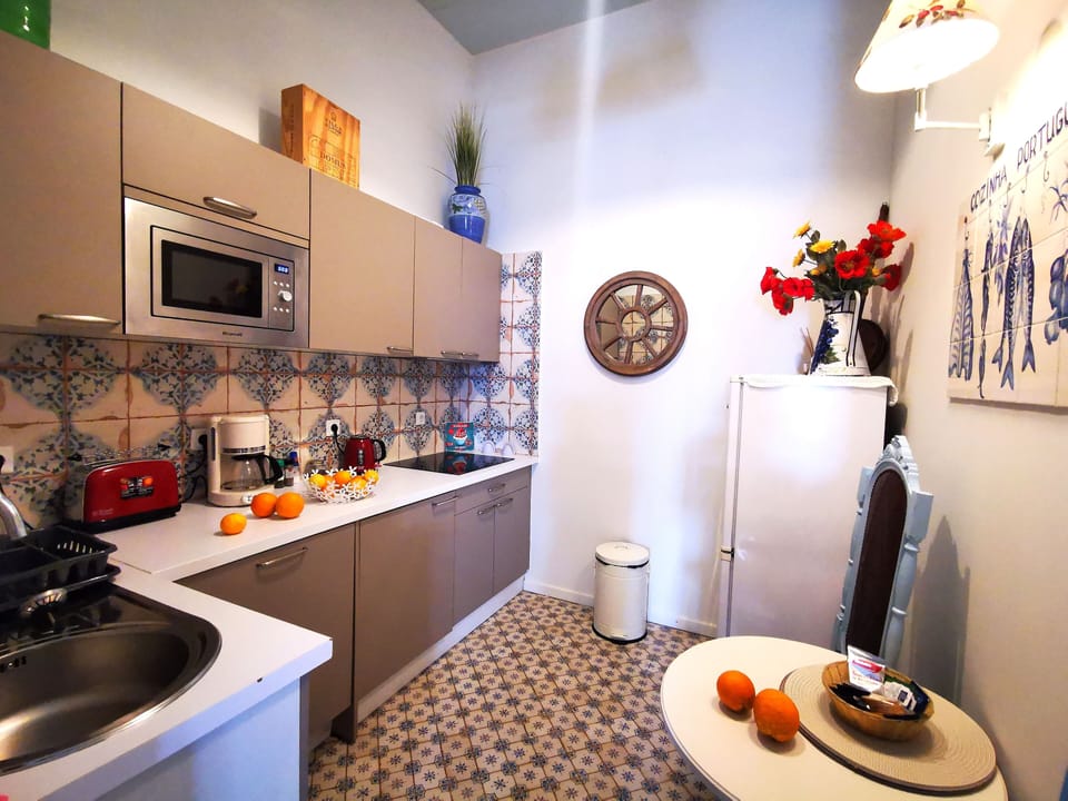 Basic Apartment, 1 Bedroom, Non Smoking | Private kitchen | Full-size fridge, microwave, stovetop, dishwasher