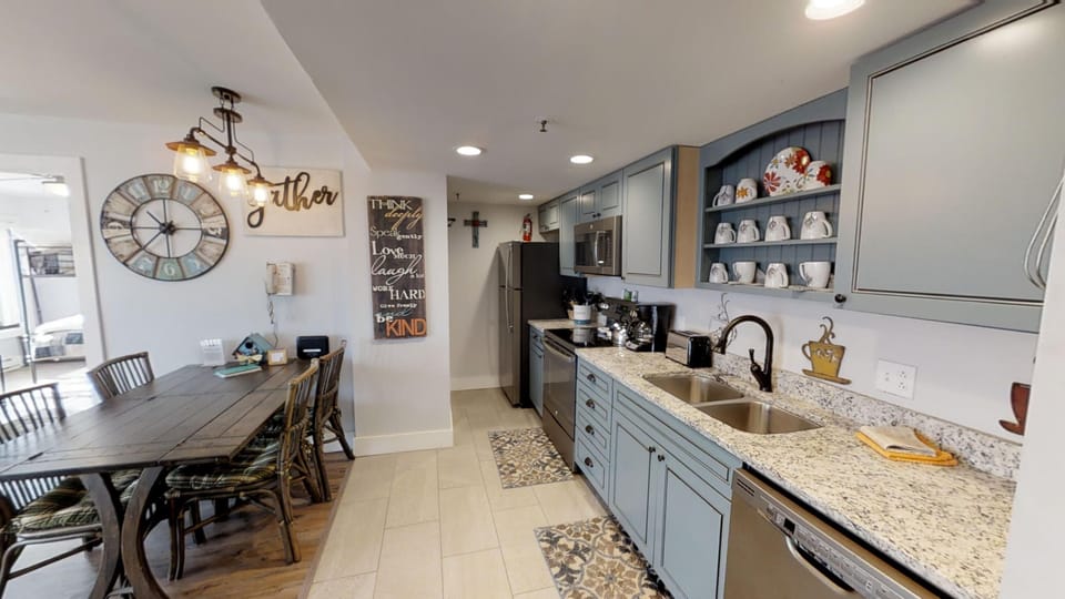 Dining Room, Dining Table, Table, Indoors, Furniture