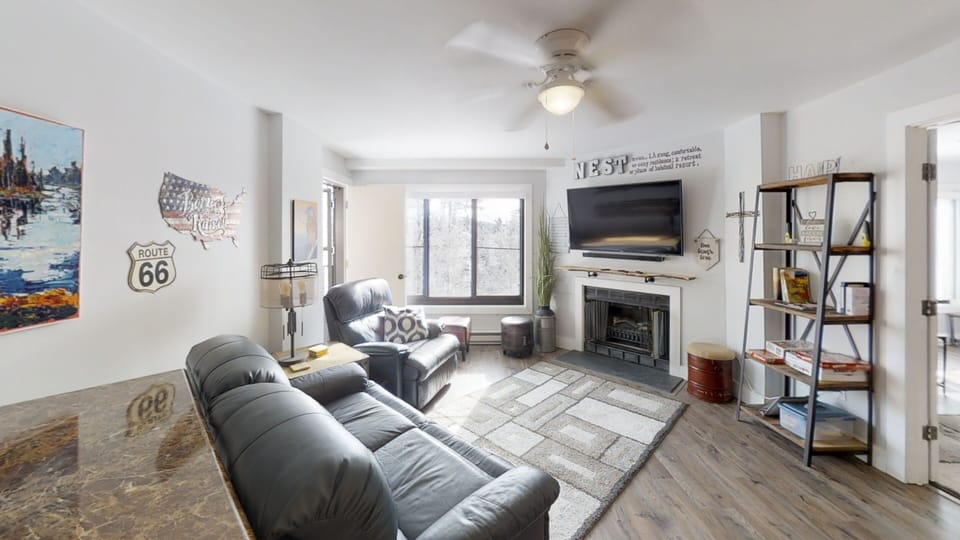 Home Decor, Living Room, Furniture, Indoors, Screen