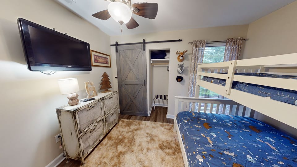 Screen, TV, Entertainment Center, Indoors, Furniture