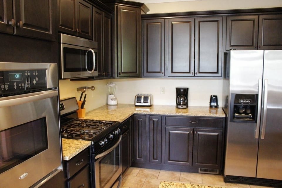 Kitchen, Indoors, Microwave, Oven, Refrigerator