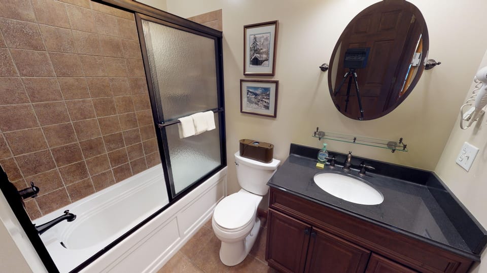 Sink, Sink Faucet, Indoors, Painting, Toilet