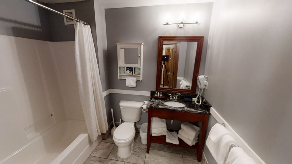 Sink, Indoors, Toilet, Bathroom, Bathtub