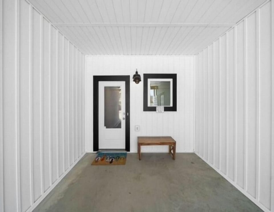 Indoors, Floor, Rug, Flooring, Desk