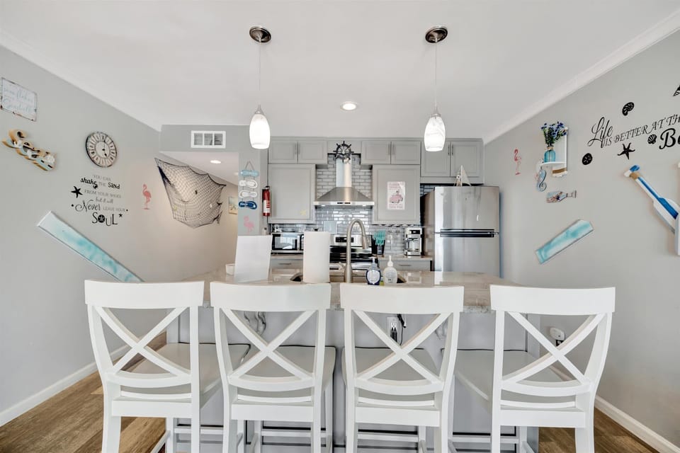 Panoramic Apartment, Fireplace, Bay View | Private kitchen | Full-size fridge, microwave, oven, stovetop