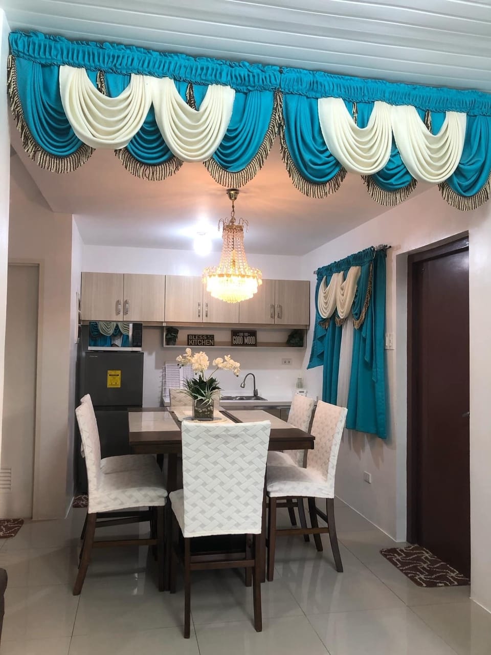 6 seaters dining table