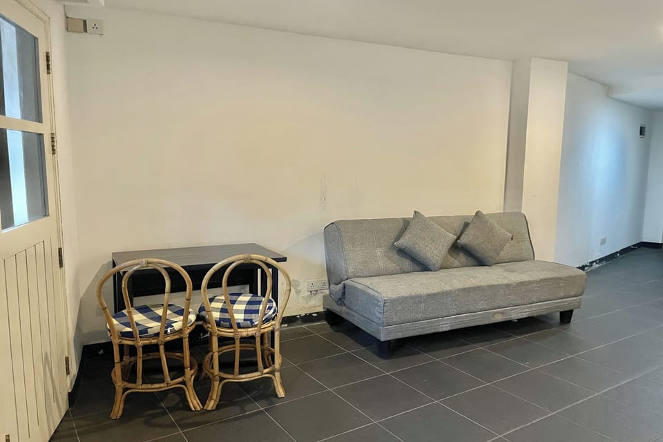 Suite | Desk, WiFi (free), bed sheets