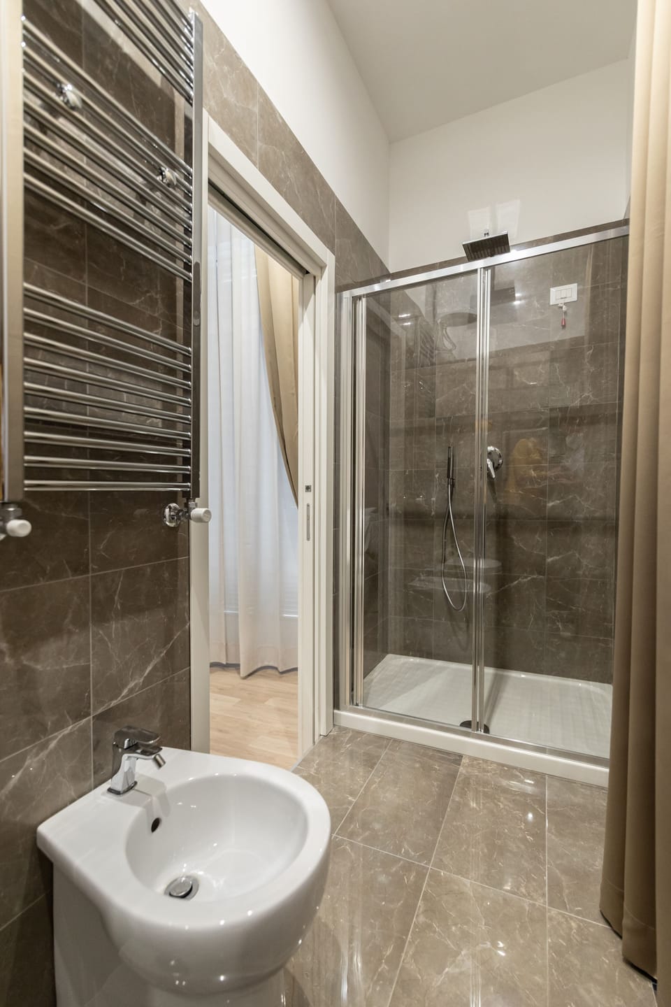 Deluxe Room con due balconi | Bathroom | Hair dryer, bidet