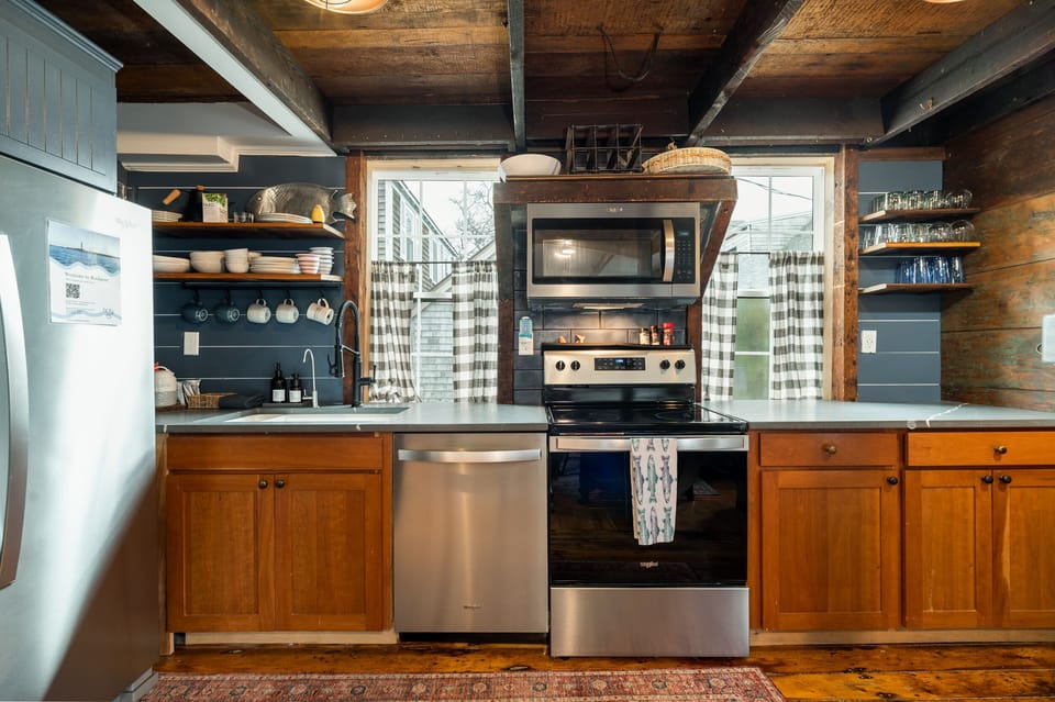 Full kitchen