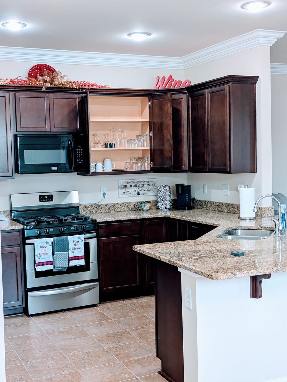 Gas stovetop, oven, Keurig,  microwave, air fryer, toaster& More! 