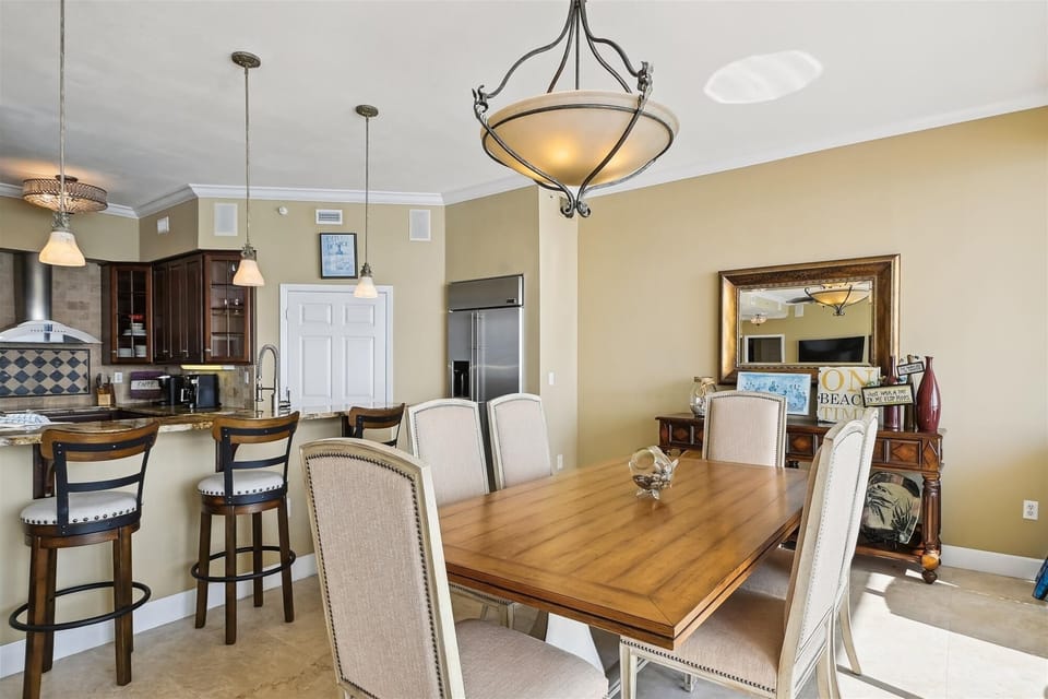 Condo, 3 Bedrooms | Dining