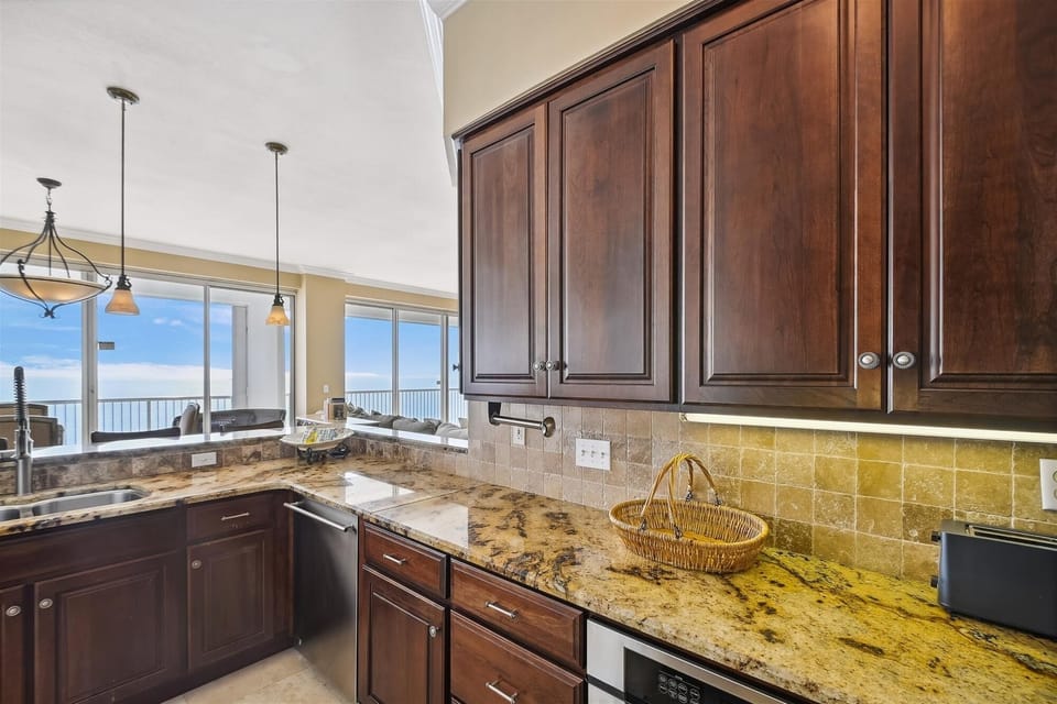 Condo, 3 Bedrooms | Private kitchen | Coffee/tea maker, fridge, oven, toaster
